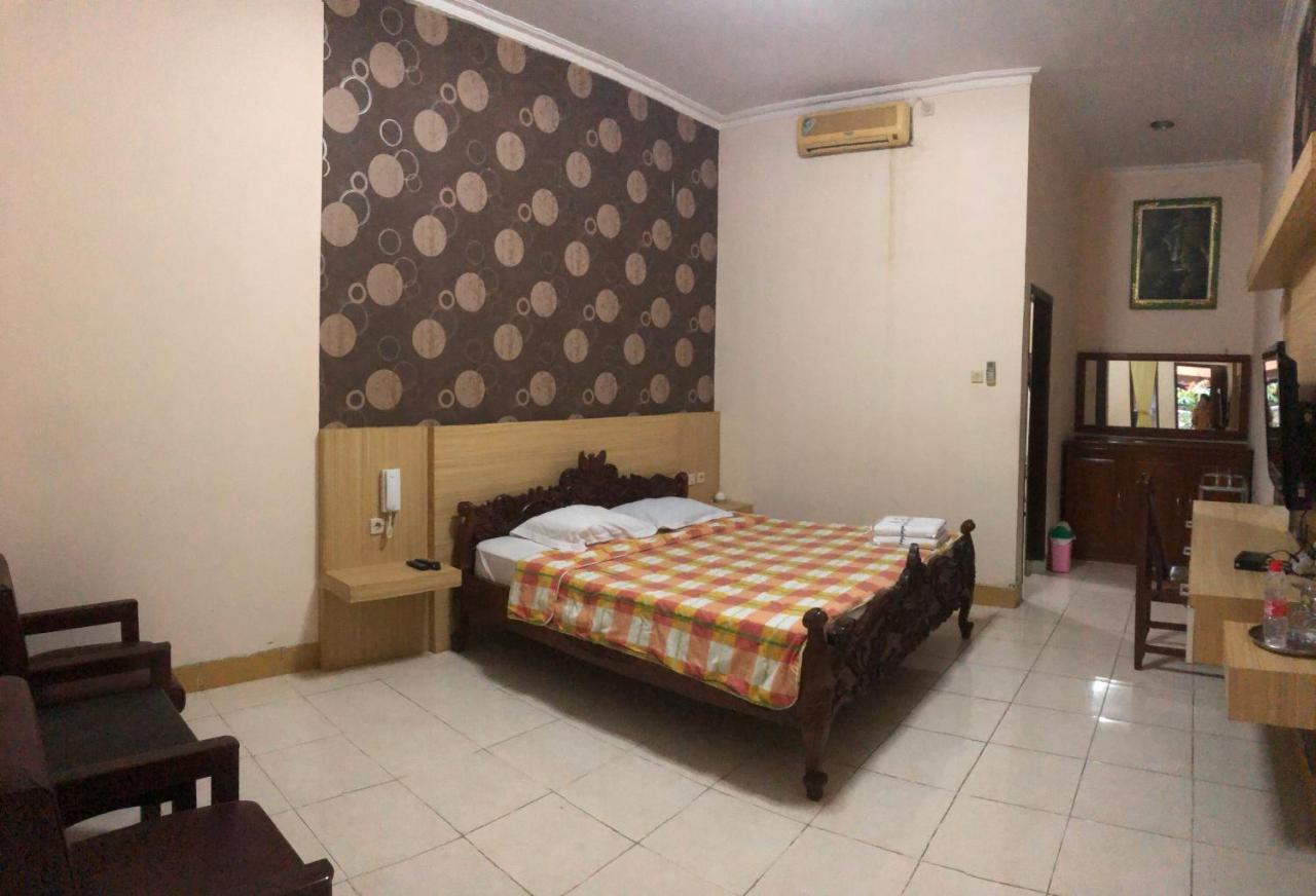 Grafika Hotel Dan Resto Gombong  Kültér fotó